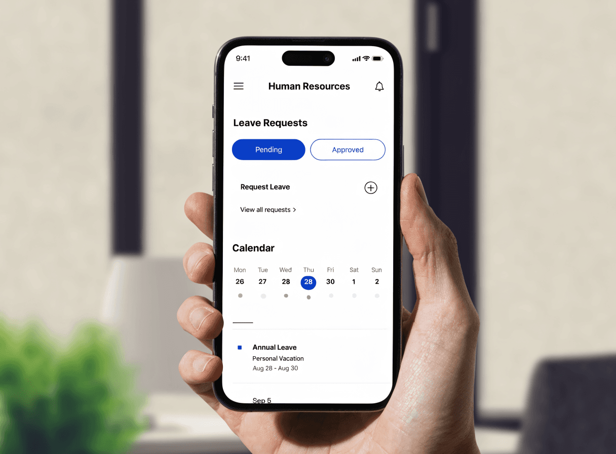 Smartphone affichant une application RH avec demande de congé